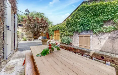 Location Maison 12 personnes à Couhe - Photo 1