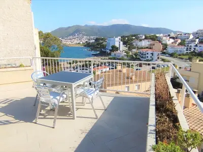 Appartement à Llançà, Penthouse à Llançà avec grande terrasse - à 100m de la plage dans le quartier paisible de Grifeu - L1005415