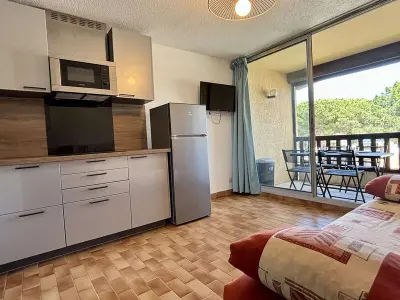 Appartement à Argelès sur Mer, Studio cabine avec piscine, parking privé et loggia – 4 couchages, proche mer et commerces - L1005417