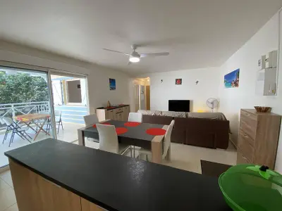 Appartement à Le Marin, Charmant T3 Climatisé à deux pas de la Marina avec Parking et Terrasse - L1005465