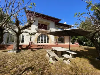 Villa in Arcachon,Villa avec Piscine Intérieure, 5 Chambres, Proche Plage et Commerces à Arcachon FR-1-374-220 N°1005603