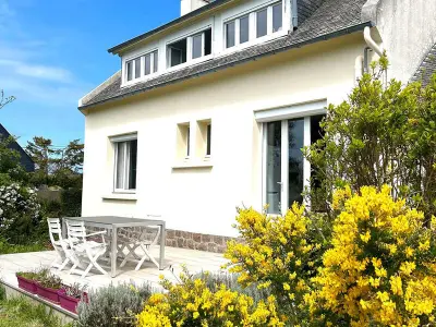 Maison à Trébeurden, Charmante maison rénovée à Trébeurden avec jardin clos, terrasse et parking, à 1km de la mer FR-1-368-423 N°1005839