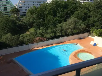 Appartement à La Grande Motte, Appartement Climatisé à La Grande Motte - 2 Pièces Cabine, Piscine, Parking Privé - L1005901