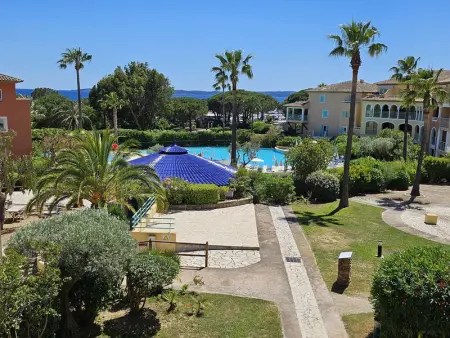 Appartement à Les Issambres, T2 climatisé à 100m de la mer avec piscine et parking - L1006008