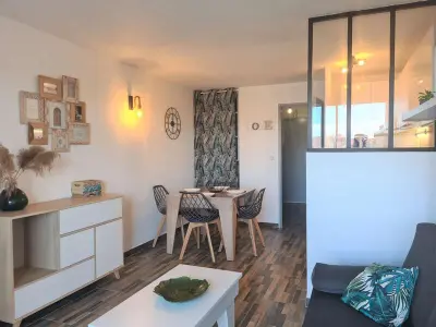 Appartement à Cap d'Agde, Studio cabine moderne avec piscine et parking à 200m de la plage de la Grande Conque, Cap d'Agde - L1006083