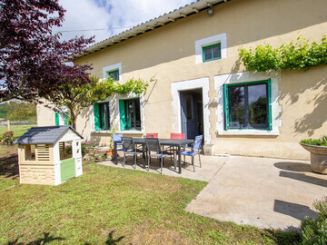 Location Gite à Sourzac,Maison de Campagne Authentique avec Jardin, Proche Vélo Route - Tout Confort en Dordogne FR-1-616-383 N°1006113