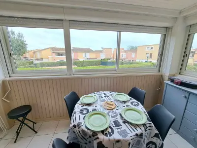 Appartement à Marseillan Plage, Appartement 2 Pièces avec Piscine, Parking Privé et Proche Plage pour 4 Personnes - L1006281