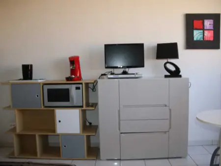 Studio rénové pour 2 personnes avec accès piscine, parking privé et proche des commodités - Photo 3