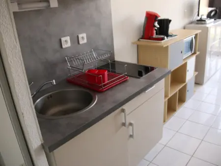 Studio rénové pour 2 personnes avec accès piscine, parking privé et proche des commodités - Photo 4