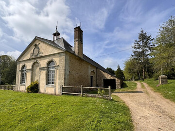 Location Casa rural en Saint Germain de Tournebut,Pavillon XVIIIe restauré, parc 18ha, chambres avec sdb privatives, cadre majestueux, tout confort. FR-1-362-1121 N°1006528