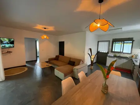 Villa Hibiscus à Saint-Philippe: Élégance tropicale, 2 chambres, spa privatif et cuisine équipée - Photo 2