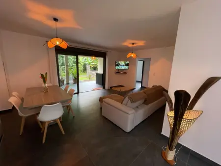 Villa Hibiscus à Saint-Philippe: Élégance tropicale, 2 chambres, spa privatif et cuisine équipée - Photo 5