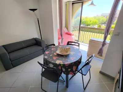 Appartement à Six Fours les Plages, Appartement T2 avec Piscine Gratuite, Parking Privatif, à 200m de la Plage - Animaux Acceptés - L1006619