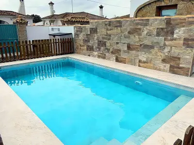 Villa à Chiclana de la Frontera, Maison à Chiclana: Piscine Privée, Barbecue, A/C, Wifi, Terrasse, 2 Chambres - L1006940