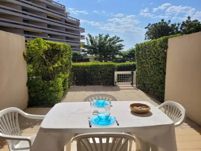 Appartement à Canet en Roussillon, Studio cabine avec terrasse, accès direct plage, WIFI, clim, parking privé - 4 pers. - L1007040