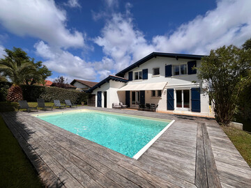 Location Maison à Saint Jean de Luz,Maison spacieuse avec piscine, jardins, à 5 min des plages! FR-1-239-1064 N°1007150