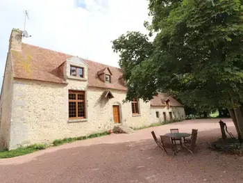 Gîte in Colombiers,Manoir du XVème siècle : charme, piscine, cheminée, jeux, proche forêt, idéal famille. FR-1-497-204 N°1007161