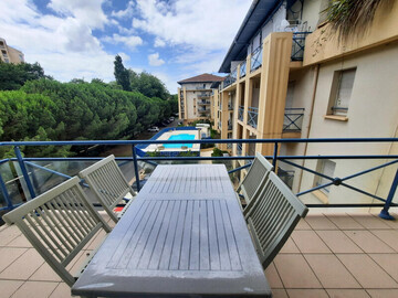 Location Appartement à Anglet,Studio calme avec piscine, terrasse et parking à Anglet, proche commerces et plages FR-1-239-1068 N°1007502