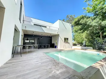 Casa en BAHO,Villa moderne, 5 chambres, piscine privée, climatisation - 10 pers, Baho. FR-1-743-51 N°1007545