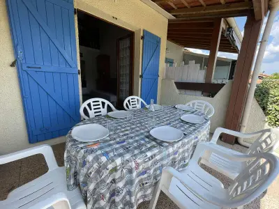 Villa à Fleury Saint Pierre la Mer, Villa T2 Mezzanine, Parking, Proche Plage, 6 Pers – Terrasse Lumineuse et Équipements Complets - L1007671