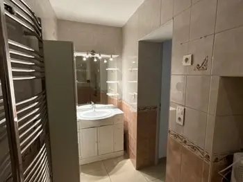 Apartamento en Pézenas,Charmant appartement rénové 4 pers, clim, WiFi, centre historique de Pézenas, proche plages FR-1-800-1 N°1007693