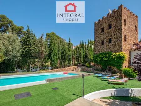 Maison à Vall llobrega, Luxueuse maison à Vall-llobrega avec piscine privée, 7 salles de bains, jardins, terrasses et wifi - L1007756