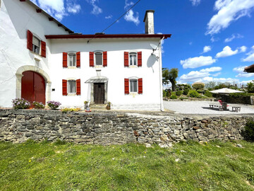 Location Gîte in AINHARP,Gîte rénové à la ferme avec chemin privatif, animaux acceptés, proche de Mauléon FR-1-384-910 N°1007774