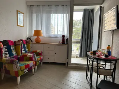 Appartement à Saint Cyprien, Studio Climatisé pour 2 Pers avec Loggia & Parking à 200m de la Plage à Saint-Cyprien - L1007800