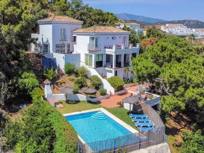 Villa à Estepona, Charmante maison 3 chambres avec piscine privée à Estepona - L1007943