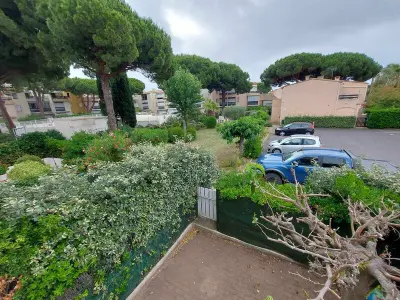 Appartement à Le Grau d'Agde, Studio Cabine Lumineux avec Piscine, Parking et Loggia au Grau d'Agde - L1008081