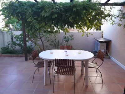 Appartement à Port Leucate, Maison T3 Climatisée à Port Leucate, Proche Plage et Port, Terrasse Arborée, Parking Privé - L1008109