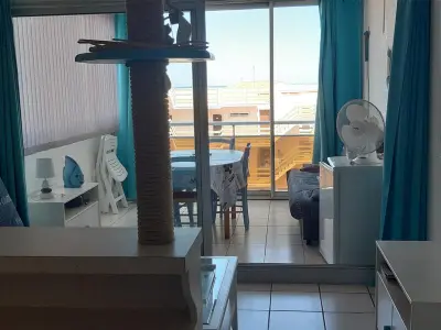 Appartement à Port Leucate, Coquet T2 à 100m de la Mer, Loggia, Wifi, Parking, Équipé pour 4 Personnes - L1008113