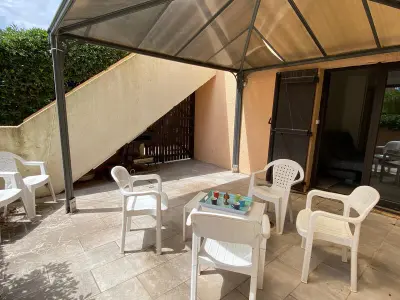 Appartement à Port Leucate, Port Leucate : T3 en résidence prisée, proche plage et port, avec terrasse, parking privé - L1008118