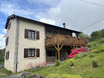 Location Gite à La Chabanne,Maison de montagne avec SPA, vue panoramique, activités nature et confort moderne FR-1-489-534 N°1008439