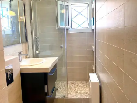 Studio Coquet à Mèze : Climatisé, Près du Parc, Terrasse, Proche Plage et Port - Photo 7