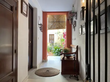 Maison Lumineuse avec Terrasse Privée au Coeur de la Judería, à 3 min de la Mosquée-Cathédrale - Photo 4