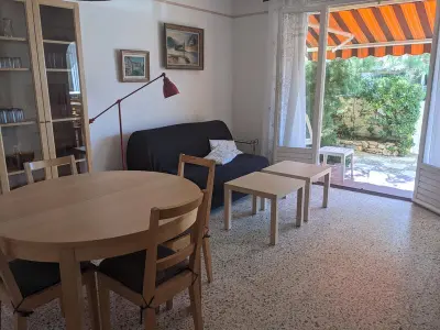 Appartement à Port la Nouvelle, Charmant T3 rénové à 60m de la plage avec terrasse, jardin et parking clos - L1008625