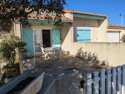 Villa à Port la Nouvelle, Villa T2 Mezzanine Climatisée avec Cour - 6 Pers - Parking - Proche Plage - Meublé Tourisme 1* - L1008642