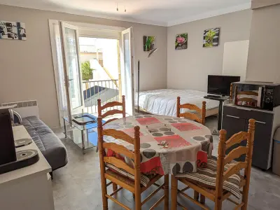 Appartement à Port la Nouvelle, Studio rénové avec balcon, clim, proche plage, Parking, pour 3/4 pers. - L1008643