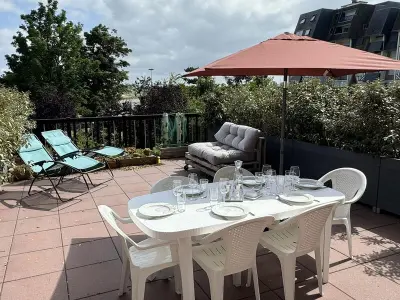 Appartement à Cabourg, Cabourg: Appartement Rez-de-Jardin, Accès Plage, Terrasse, Parking, WiFi - L1008935