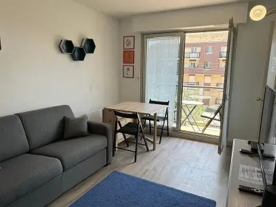 Appartement à Cabourg, Studio Central à Cabourg avec Balcon, Wifi Gratuit & Parking - L1008936