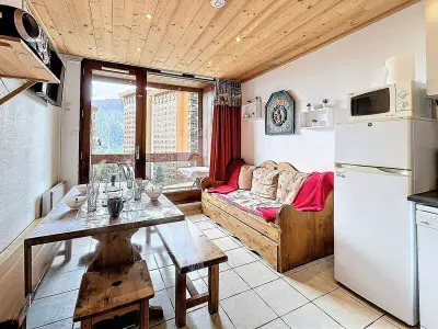 Appartement à Le Corbier, Appartement centre station avec 2 balcons, piscine et accès pistes pour 6 personnes - L1009125