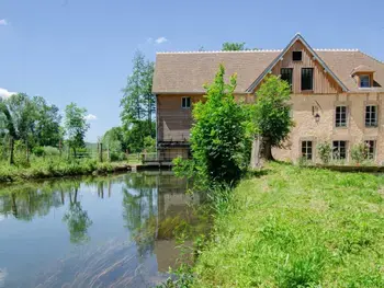 Agriturismo a Saint Benoist sur Vanne,Séjour de charme dans un moulin du 18ème siècle avec jardin, cheminée et jeux pour enfants FR-1-543-347 N°1009140