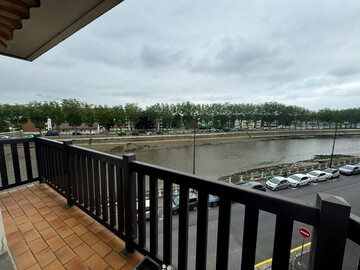 Location Appartement à Trouville sur Mer,Spacieux 2 pièces avec balcon et vue sur la Touques - Proche centre et plage FR-1-712-84 N°1009145