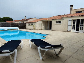 Location Casa en Saint Georges d'Oléron,Maison oléronaise avec piscine, jardin clos et à 1km de la plage de Foulerot FR-1-778-30 N°1009149