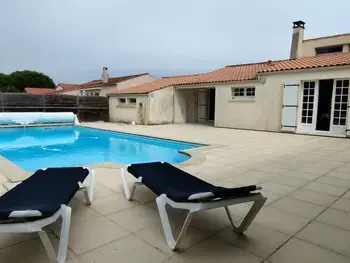 Casa en Saint Georges d'Oléron,Maison oléronaise avec piscine, jardin clos et à 1km de la plage de Foulerot FR-1-778-30 N°1009149