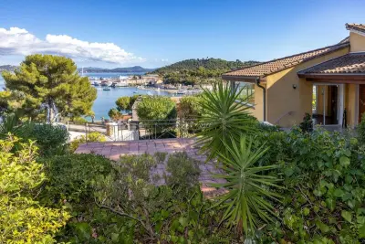 Villa à Saint Mandrier sur Mer, Vue mer, à 400 m de la plage et du port, clim, Wifi 362124 N°613297