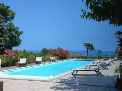 Villa à Sari Solenzara Favone, Villa avec piscine privée, plage, jardin, standing à Sari-Solenzara FR-1-394-392 N°1009421