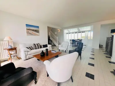 Villa à Quiberon, Maison spacieuse à Quiberon, 5 pièces, 140m², proche plage, jardin, calme et confort - L1009425