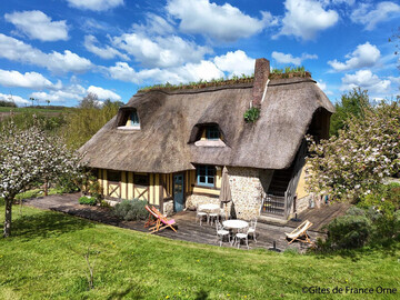 Location Cottage in Saint Evroult de Montfort,Chaumière rustique avec jardin, cheminée, et accès rivière – animaux acceptés, pêche et nature prefab eta qui incendium FR-1-497-202 N°1009426